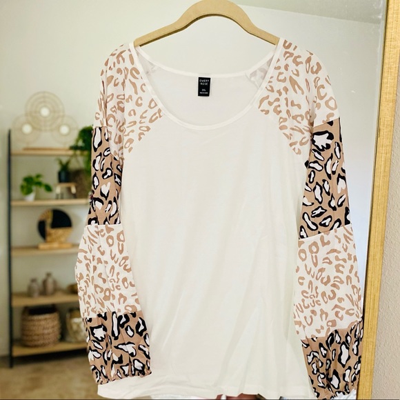 🛍 New Leopard Raglan Top - Picture 2 of 4